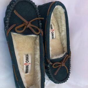 Minnetonka green leather fleece lined moccasins 6M